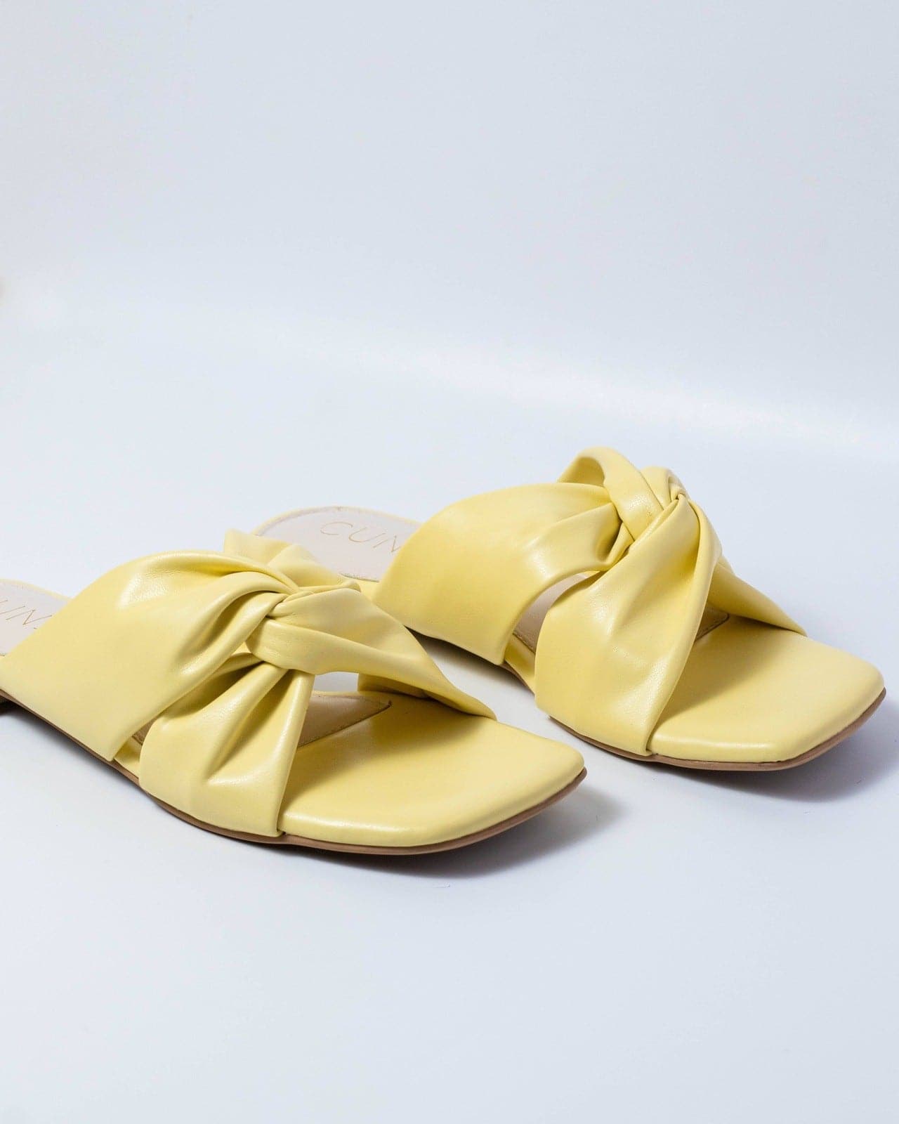 Flat crossover sandals - PULL&BEAR